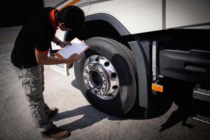 Spécialistes en inspection préventive de poids lourds, nous scrutons chaque composant du véhicule pour déterminer son état réel